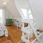 5 Person In Harboore-by Traum *